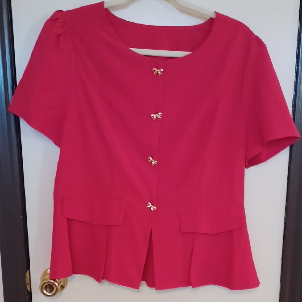 SHEIN Red Short-Sleeve Peplum Top with Gold Bow Buttons